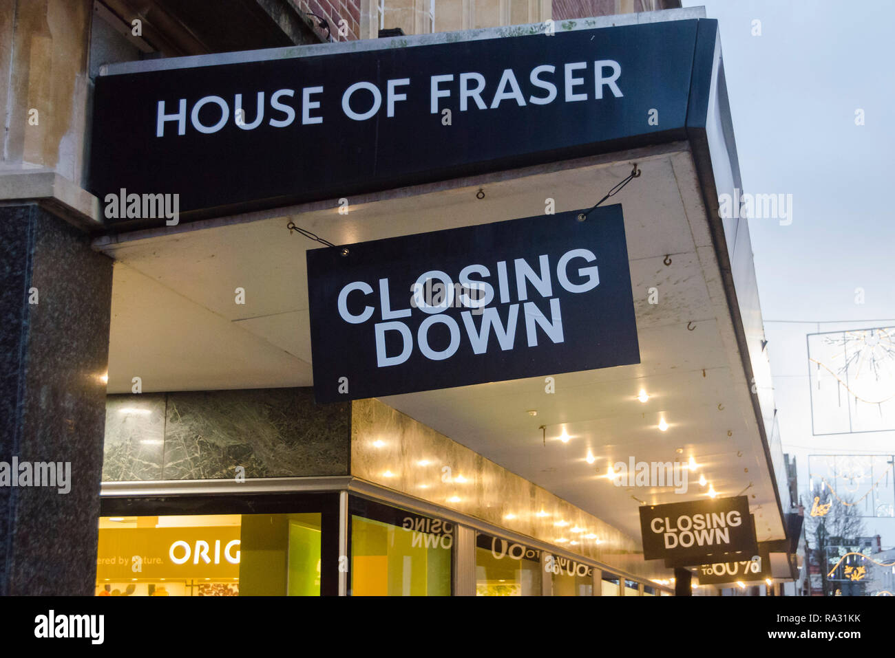 Exeter, Devon, Großbritannien. 30 Dez, 2018. Die House of Fraser Kaufhaus am Exeter in Devon, das im Januar 2018 schließen. Der Store ist anzeigen Schließung Zeichen und hat einen Verkauf mit 60% Rabatt. Foto: Graham Jagd-/Alamy leben Nachrichten Stockfoto