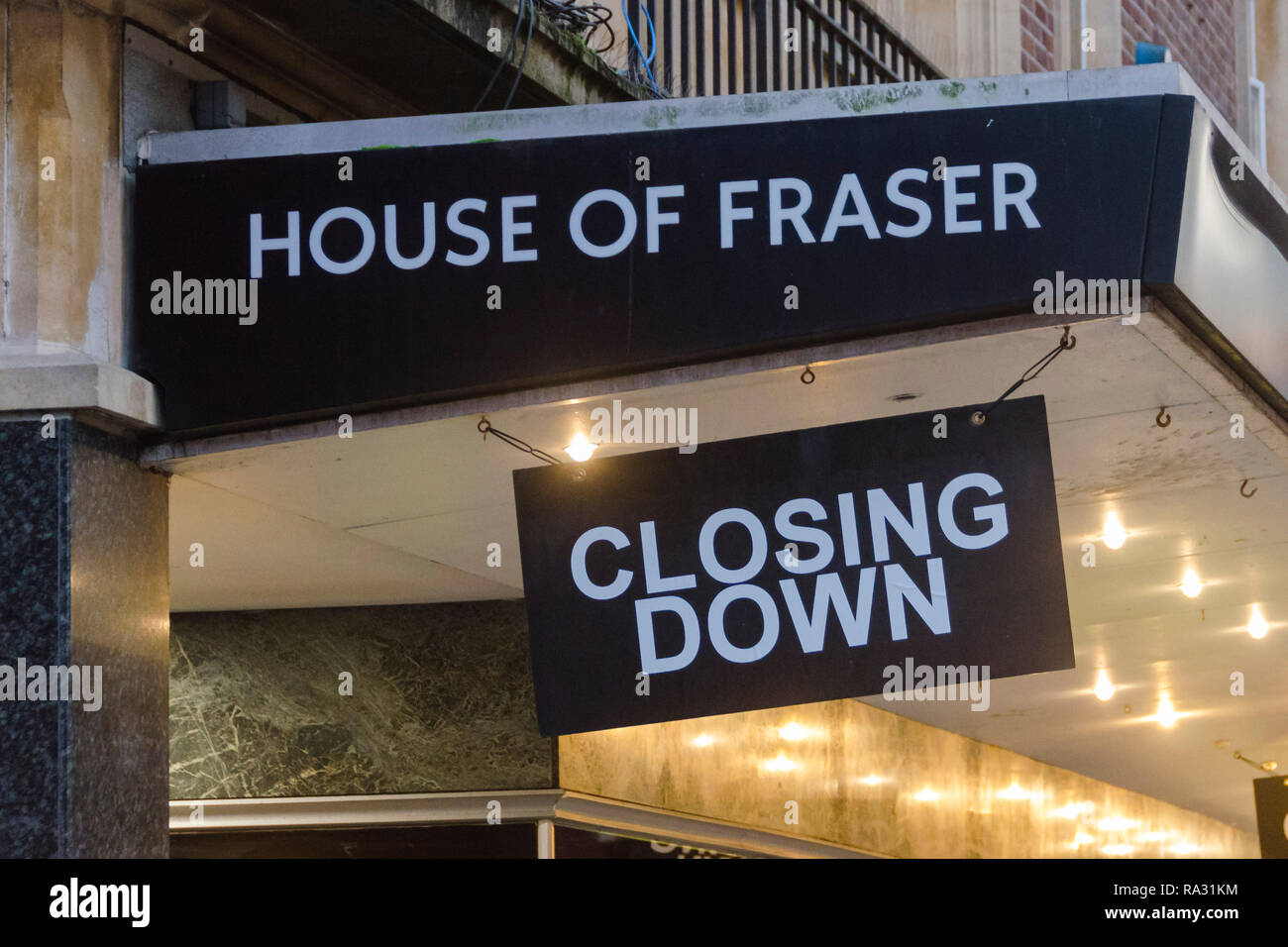 Exeter, Devon, Großbritannien. 30 Dez, 2018. Die House of Fraser Kaufhaus am Exeter in Devon, das im Januar 2018 schließen. Der Store ist anzeigen Schließung Zeichen und hat einen Verkauf mit 60% Rabatt. Foto: Graham Jagd-/Alamy leben Nachrichten Stockfoto