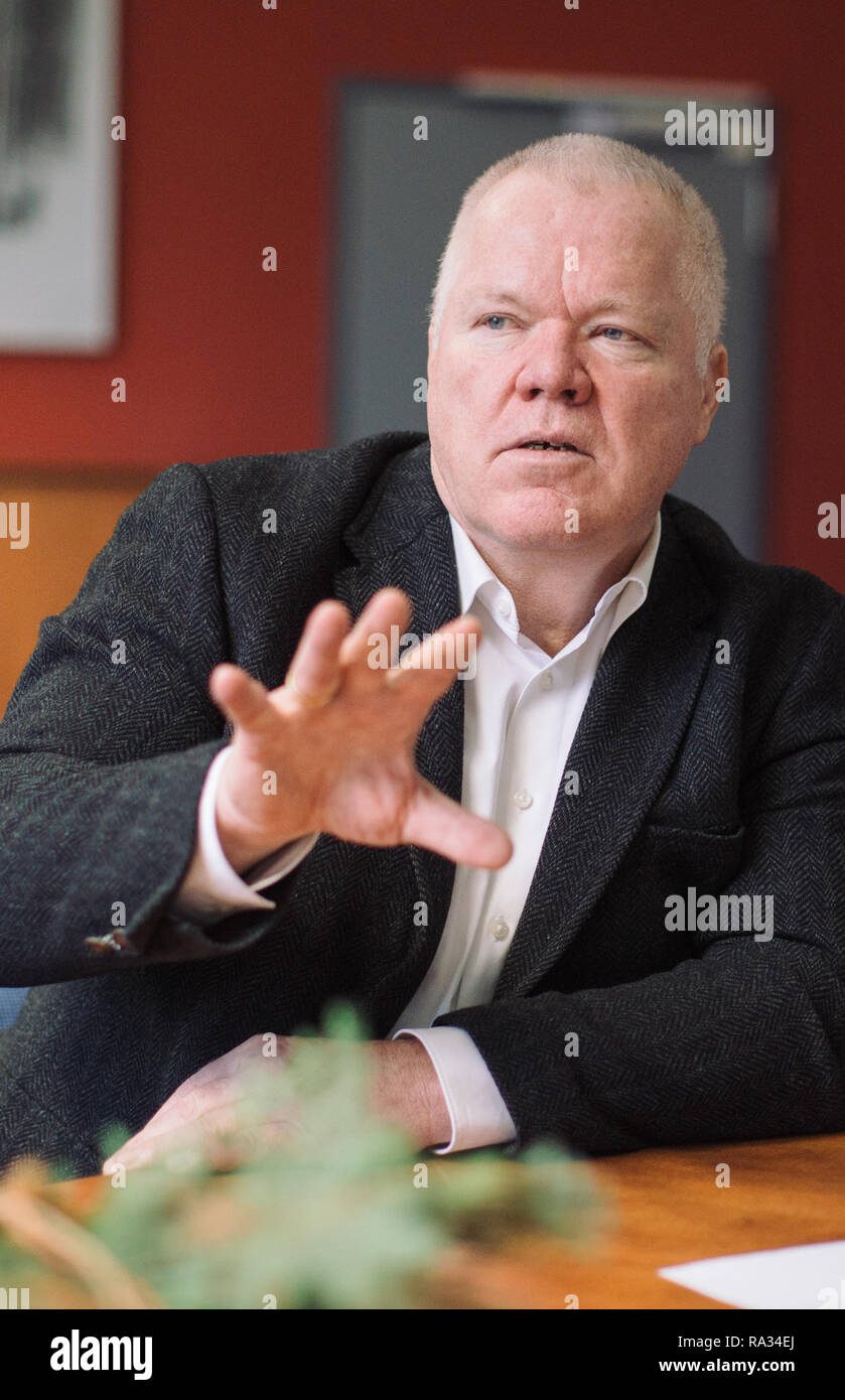 Dresden, Deutschland. 28 Dez, 2018. Horst Kretzschmar, ehemaliger Präsident der Polizei der Landeshauptstadt Dresden und der künftige Präsident der staatlichen Polizei Sachsen, spricht in einem Interview auf der Dresdener Polizei Hauptquartier. Credit: Oliver Killig/dpa-Zentralbild/dpa/Alamy leben Nachrichten Stockfoto