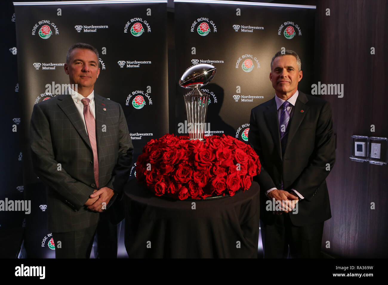 31. Dezember 2018. die Ohio State Trainer städtischer Meyer und Washington Trainer Chris Peterson während des Rose Bowl Coaches Pressekonferenz im Residence Inn in Los Angeles. Live am Samstag, den 31. Dezember 2018 (Foto von Jevone Moore) Stockfoto