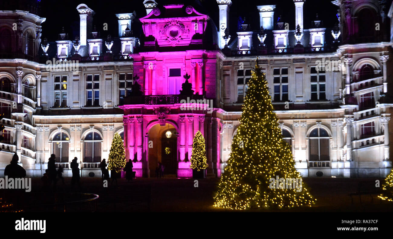 Waddesdon Manor, Buckinghamshire, Großbritannien. Weihnachten Karneval Illuminationen an Silvester 2018. Weihnachten zeigt und leichten Wanderwegen bis 2. Januar. Credit: Susie Kearley/Alamy leben Nachrichten Stockfoto