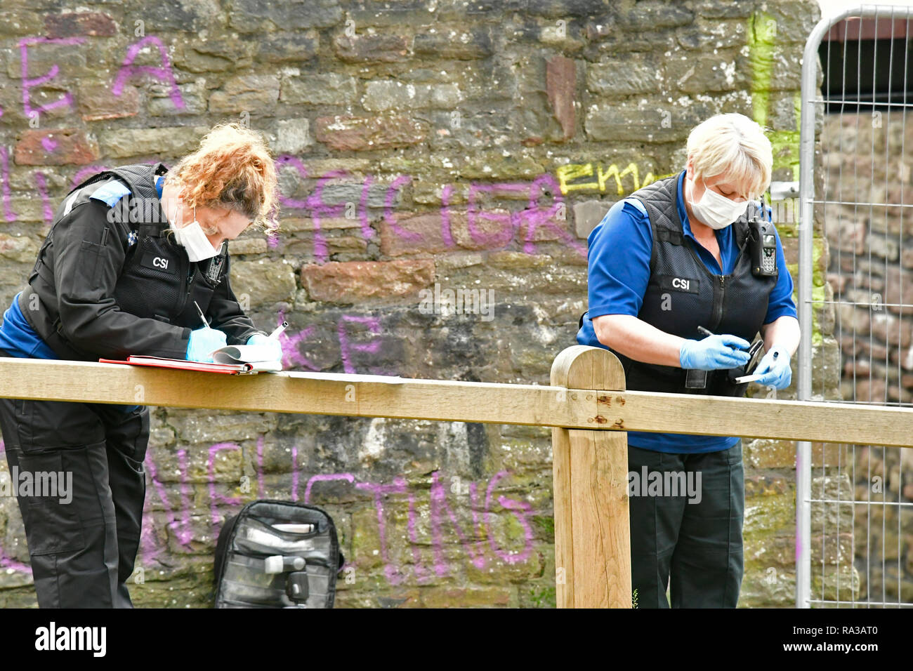 Bristol, UK. 01 Jan, 2019. Große Polizei Vorfall in der Stadt Bristol und einen großen Bereich des Broadmead Shopping Centre hat geklopft worden. Es erstreckt sich von den Schlosspark, Wein Straße, der Union Street, dem Pithay und Fairfax Street. Um 8.15 Uhr am frühen Morgen ein Passant sagte, er sah, was aussah wie ein Aufstand van außerhalb der Night Club SWX geparkt am 1. Januar 2019. Offiziere sagten, einen schweren Zwischenfall fand am Silvester. Credit: Robert Timoney/Alamy leben Nachrichten Stockfoto
