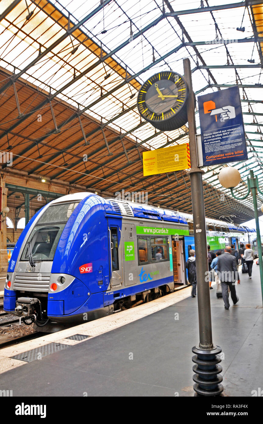 TER Zug im Bahnhof Nord, Paris, Frankreich Stockfotografie - Alamy