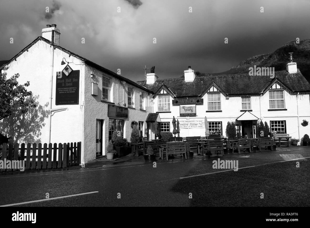 Der Black Bull Pub, Coniston Stadt, Cumbria, Lake District National Park, England, Großbritannien Stockfoto