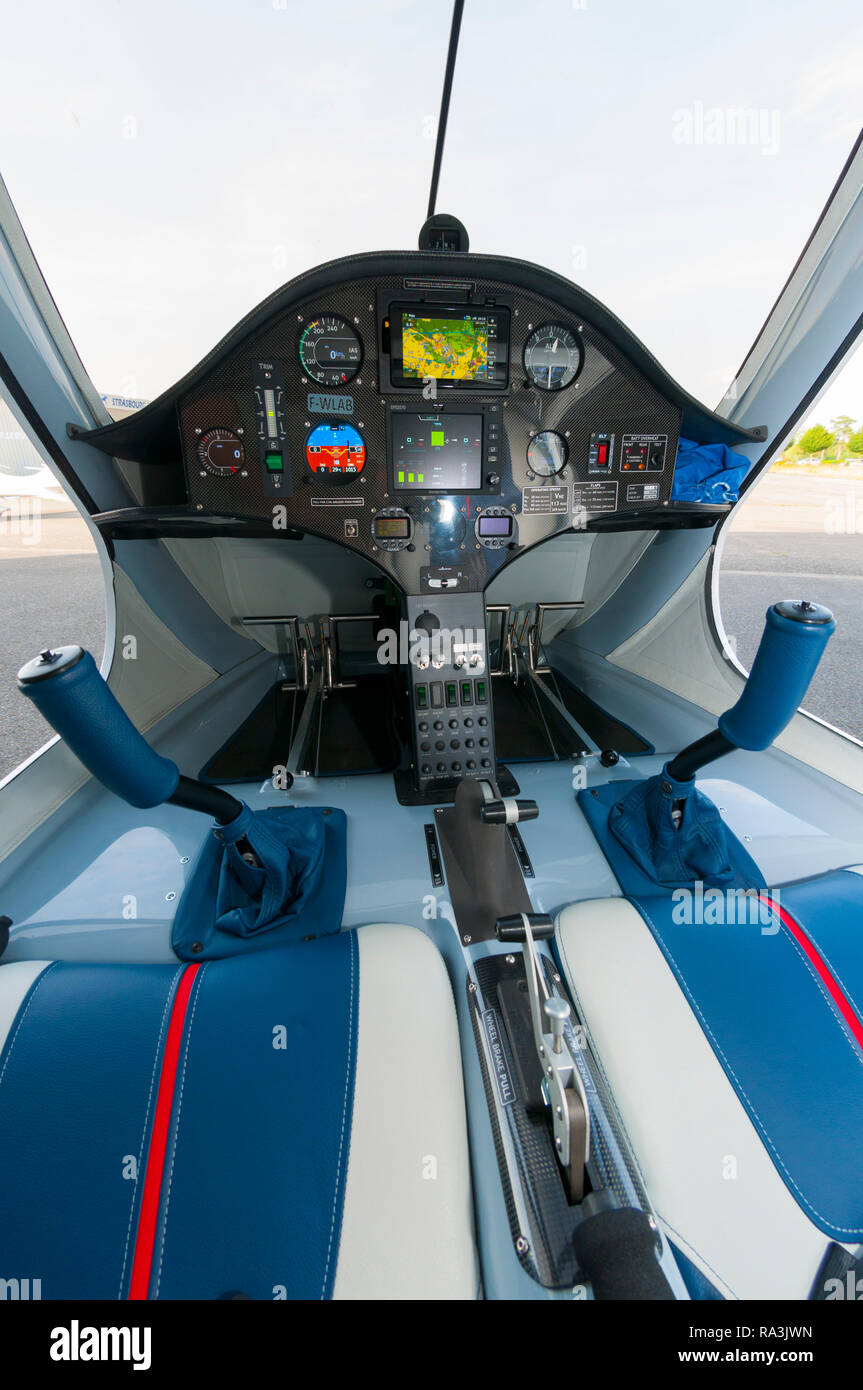 Frankreich, Bas-Rhin (67), Haguenau Flughafen, das neue Licht Flugzeug elektrische Pipistrel Alpha-Electro, Cockpit Stockfoto