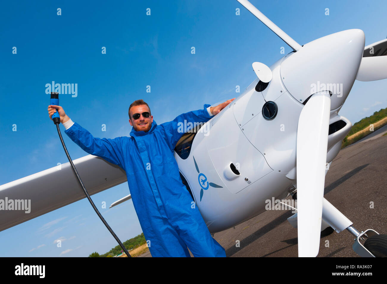 Frankreich, Bas-Rhin (67), Haguenau Flughafen, das neue Licht Flugzeug elektrische Pipistrel Alpha-Electro, Guillaume Heckel ist eine französische Prüfung - Pilot für ein s Stockfoto