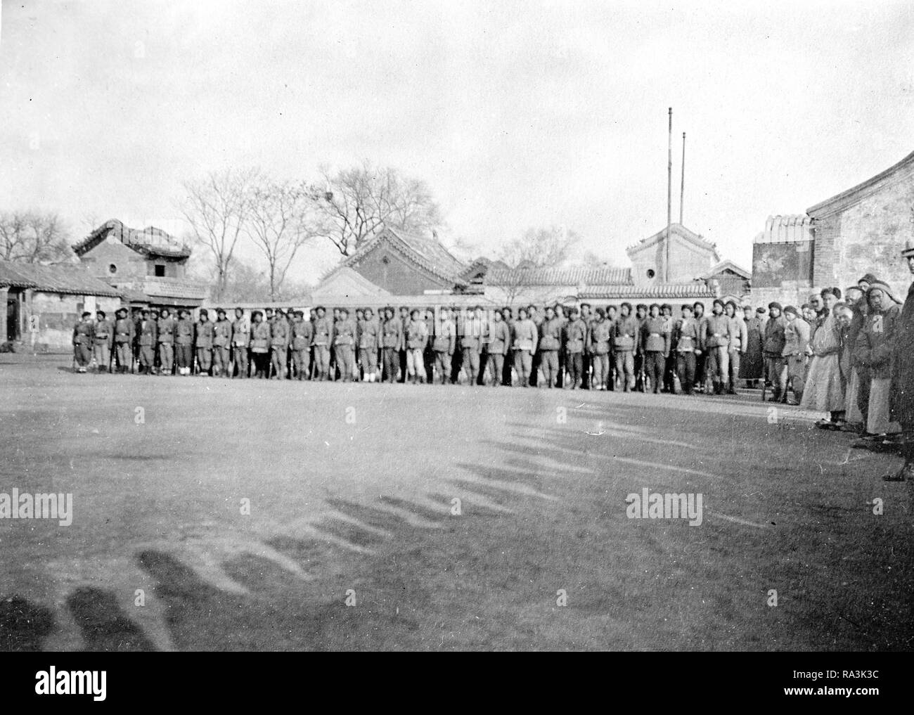 Chinesische Soldaten an Aufmerksamkeit. 1913 Stockfoto