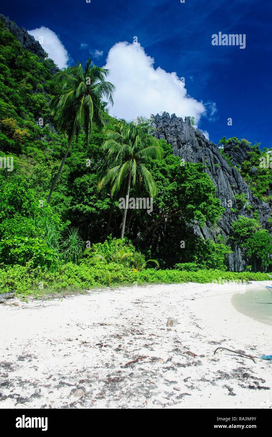 Strand von El Nido und Bacuit Archipel, Palawan, Philippinen Stockfoto