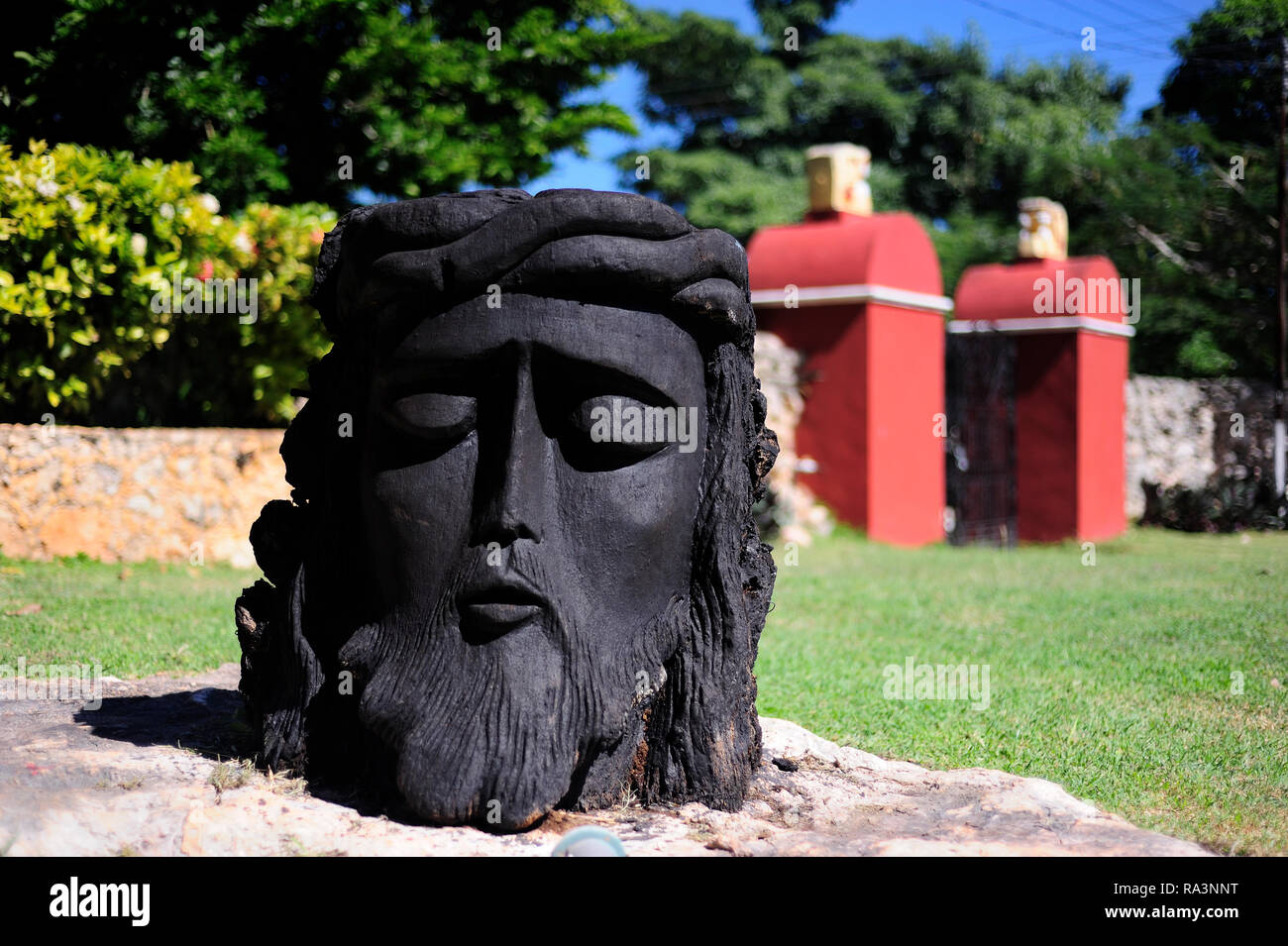 MERIDA, Yuc/MEXIKO - November 13, 2017: Skulptur eines Jesus Christus Gesicht geschnitzt aus Holz. Dekoration detail bei San Pedro Palomeque Immobilien Stockfoto