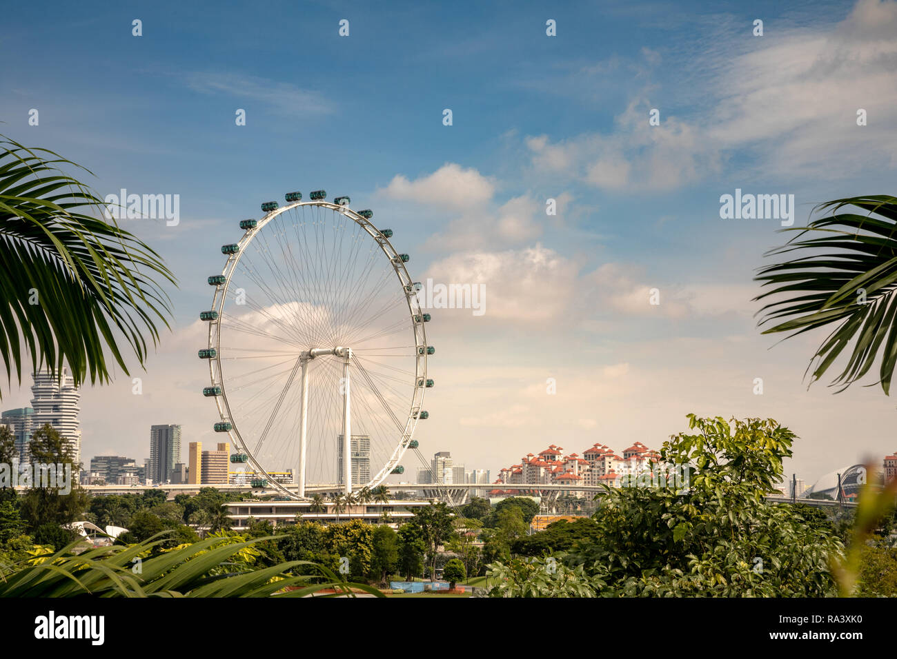 Skyline von singapur flyer riesenrad Fotos und Bildmaterial in hoher