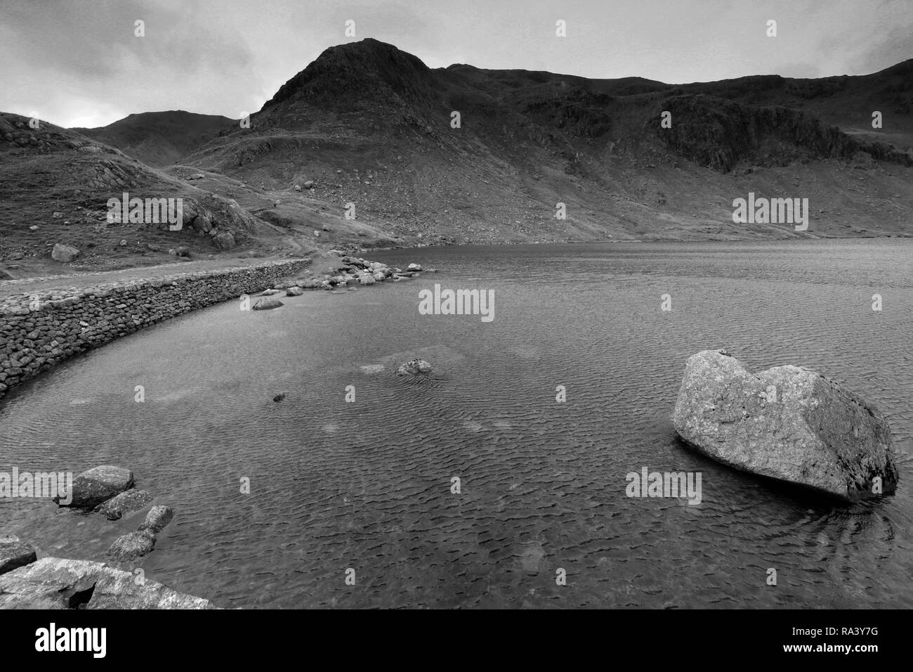 Blick über Hebel Wasser, Copper Mines Tal über Coniston Stadt, Nationalpark Lake District, Cumbria, England, Großbritannien Stockfoto