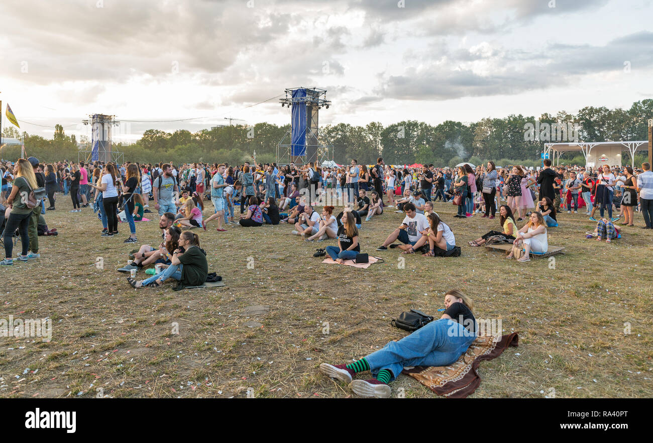 Kiew, Ukraine - Juli 08, 2018: die Menschen besuchen Konzert bei Atlas Wochenende Festival in nationalen Expocentre. Die Atlas-Wochenende ist eine beliebte jährliche Modus Stockfoto