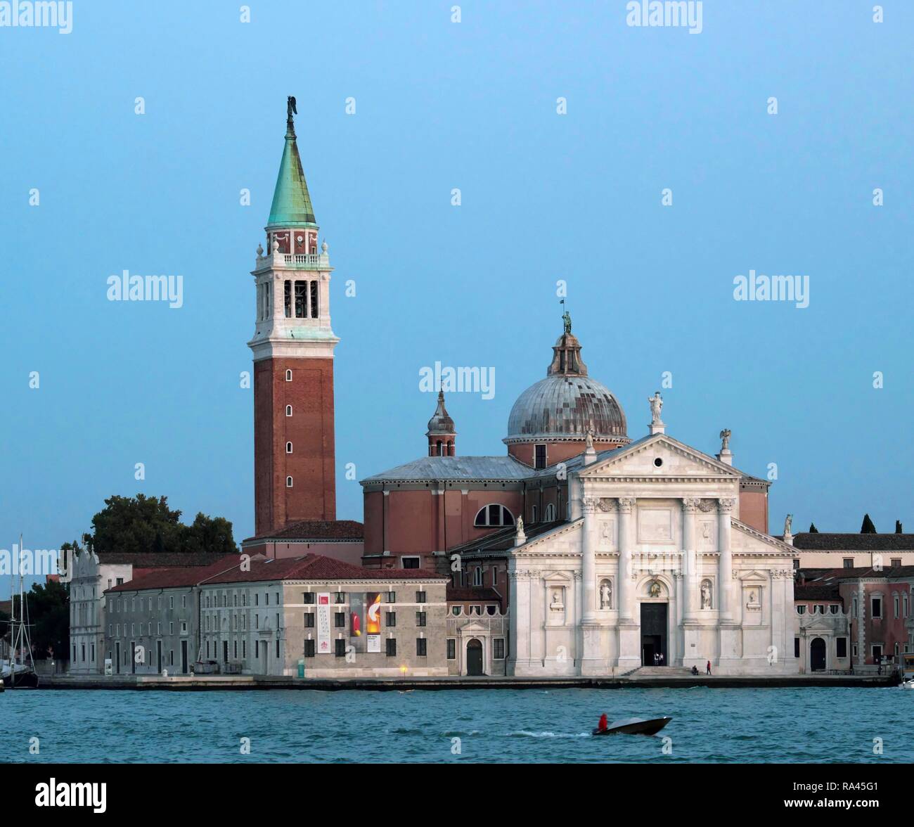 Blick auf die Chiesa San Giorgio, Isola di San Giorgio Maggiore, Dämmerung, Venedig, Venetien, Italien Stockfoto