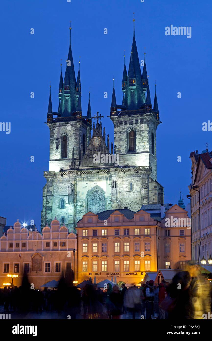 Die teynkirche, Dämmerung, Altstädter Ring, Prag, Tschechische Republik Stockfoto