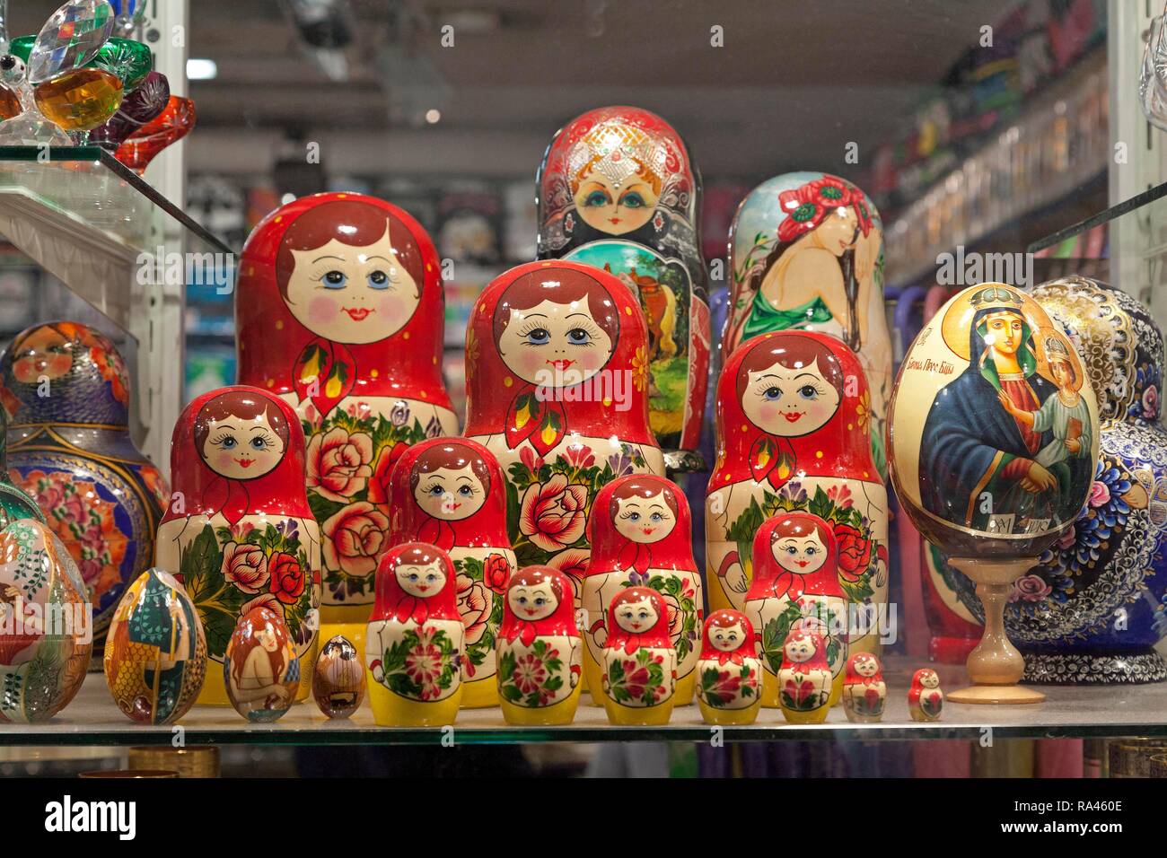 Matrjoschka Puppen, Russische Verschachtelung Puppen, Fenster, Geschenke Shop, historisches Zentrum, Prag, Tschechische Republik Stockfoto