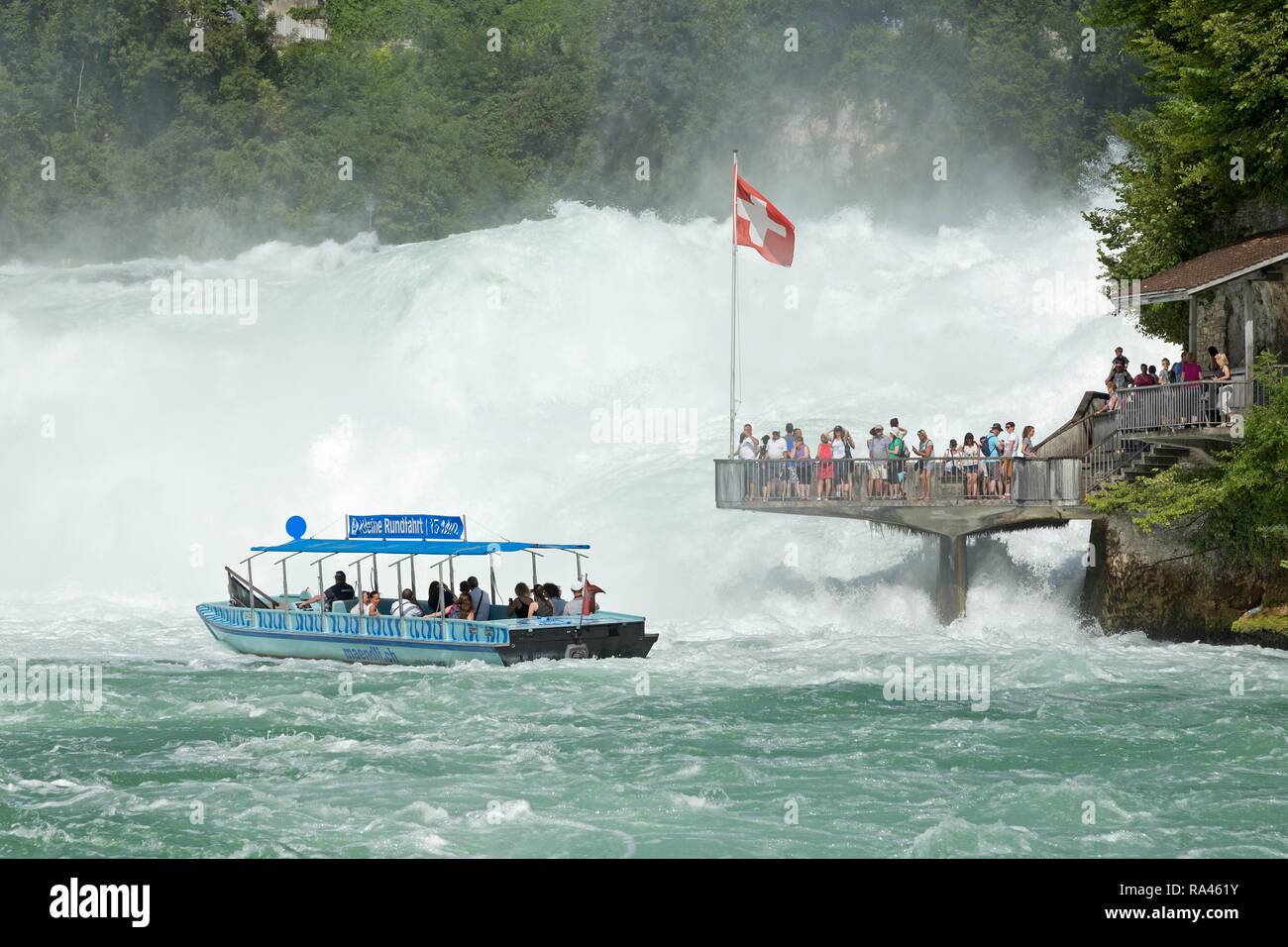 Boot und Observation Deck, Rheinfall, Kanton Schaffhausen, Schweiz Stockfoto