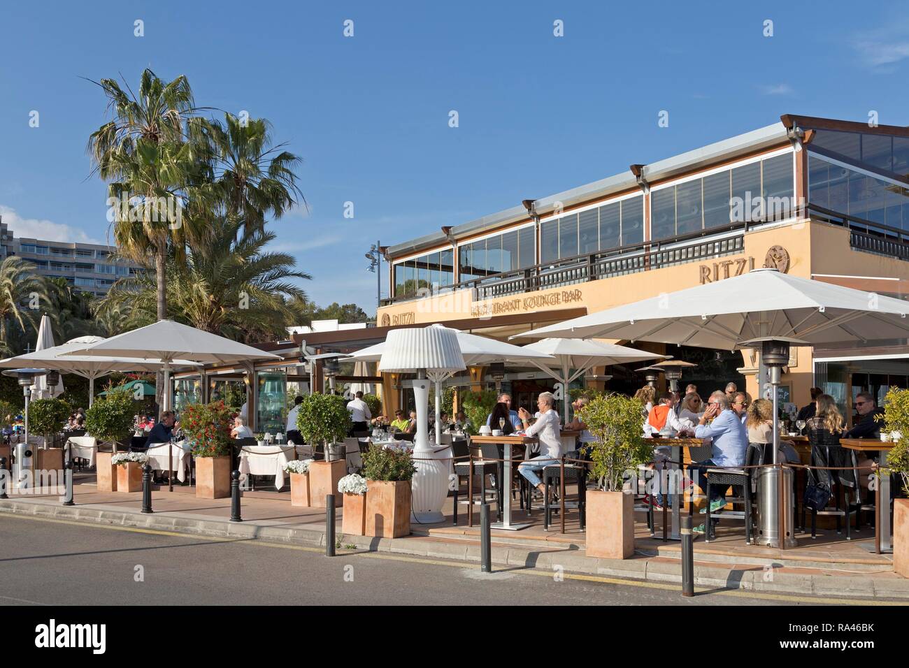 Restaurant in der Marina, Portals Nous, Mallorca, Spanien Stockfoto