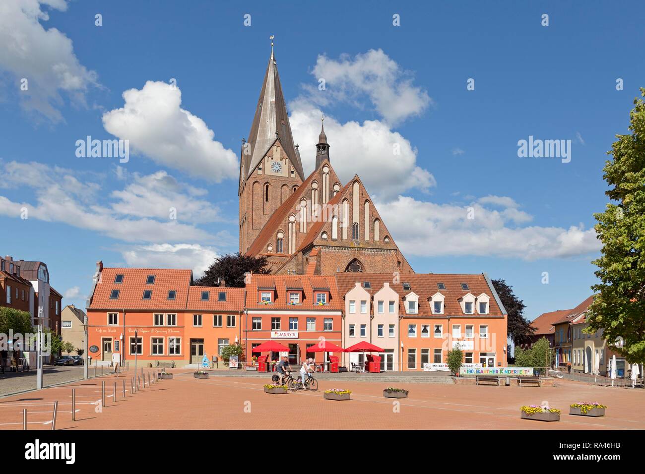 Sankt Marien kirche und Marktplatz, Barth, Mecklenburg-Vorpommern, Deutschland Stockfoto