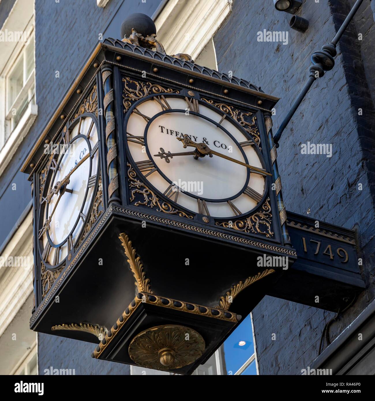 Alte Uhr auf der Fassade, Tiffany Schmuck Shop, London, Vereinigtes Königreich Stockfoto