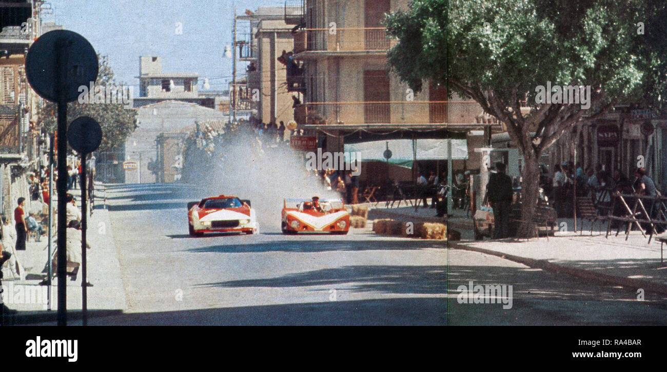 Cerda (Sizilien, Italien), 'Piccolo Madonie"-Straße", 9. Juni 1974. Von rechts nach links: Pino's Pica Lola-Ford T284, gefördert Motul, überholt Gérard Larrousse der Lancia Stratos HF 2.4 V6 (Prototyp), gefördert Marlboro, in Runde 2 des 1974 Targa Florio. Stockfoto