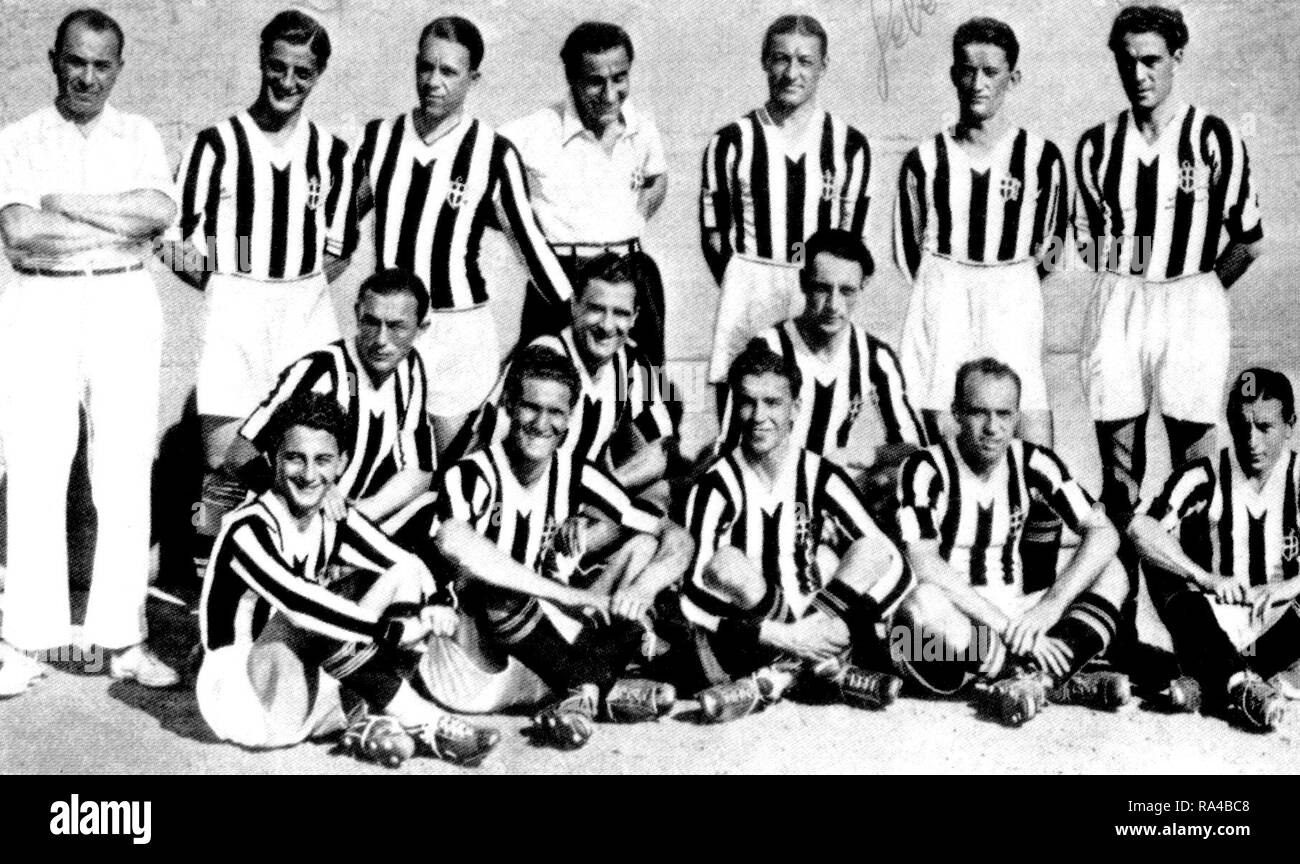 Die erste Mannschaft Kader von F.B.C. Juventus in der Saison 1932 - 33. Von links nach rechts, links oben: C. Carcano (Coach), R. Cesarini, V. Rosetta (Kapitän), G. Combi, U. Caligaris, M. Ferrero, F. Munerati; Mitte: M. Varglien (I), L. Monti, L. Bertolini; unten: S. inistrinho Sernagiotto bin', G. Varglien (II), F. Borel (II), G. Ferrari, R. Orsi. Stockfoto
