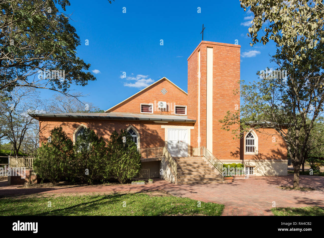 Adonai Kirche in Filadelfia, in English mennonitische Kolonie Fernheim, Boqueron Abteilung, Gran Chaco, Paraguay. Stockfoto Adonai Kirche in Filadelfia, in English mennonitische Kolonie Fernheim, Boqueron Abteilung, Gran Chaco, Paraguay. Stockfoto
