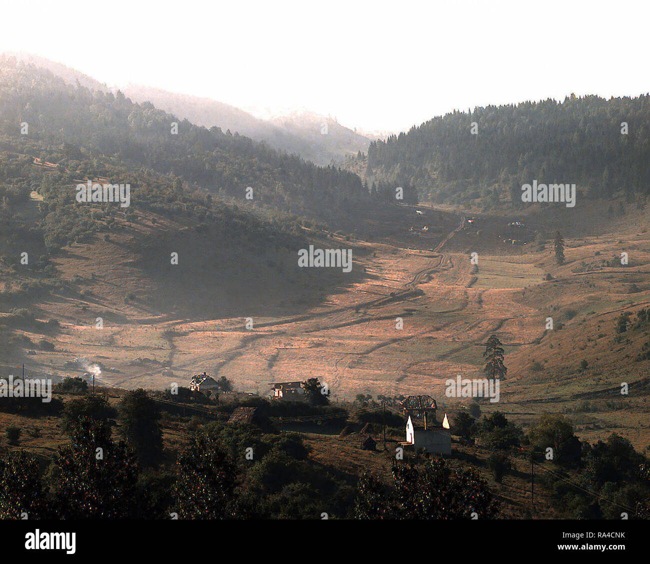 Eine lange Schuß von einem Tal in ein Gebiet in der Nähe von 'Gator' Seite, Bosnien-herzegowina. Stockfoto