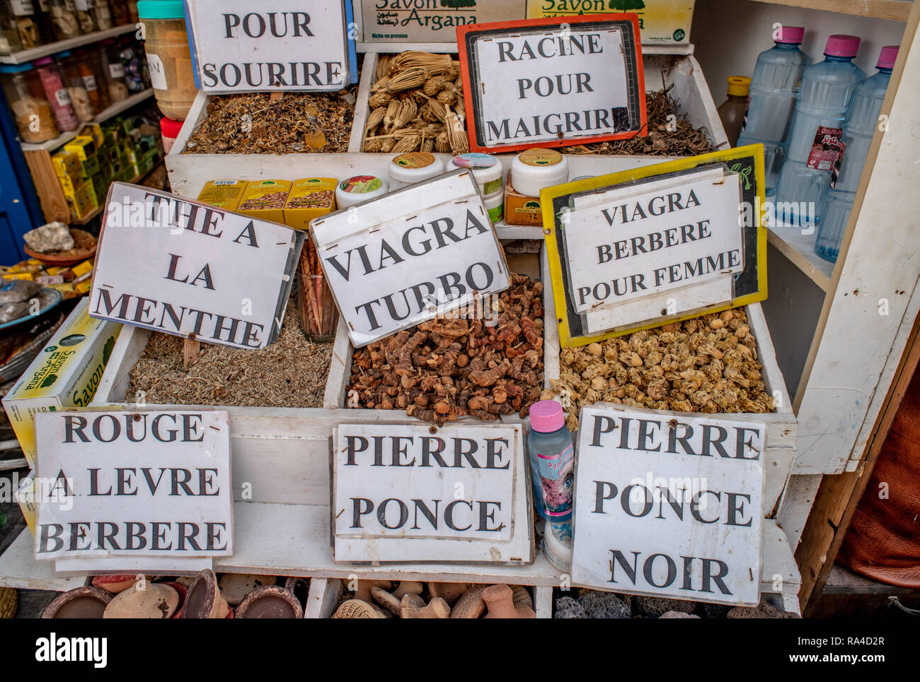 Verschiedene frische Lebensmittel auf dem Markt stehen, Essaouira, Marokko Marrakesh-Safi Stockfoto
