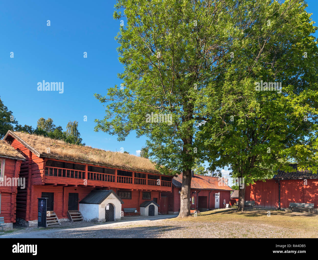 Traditionelle rote Holzhäuser in der Altstadt (Gamla Örebro Örebro), Örebro, Närke, Schweden Stockfoto