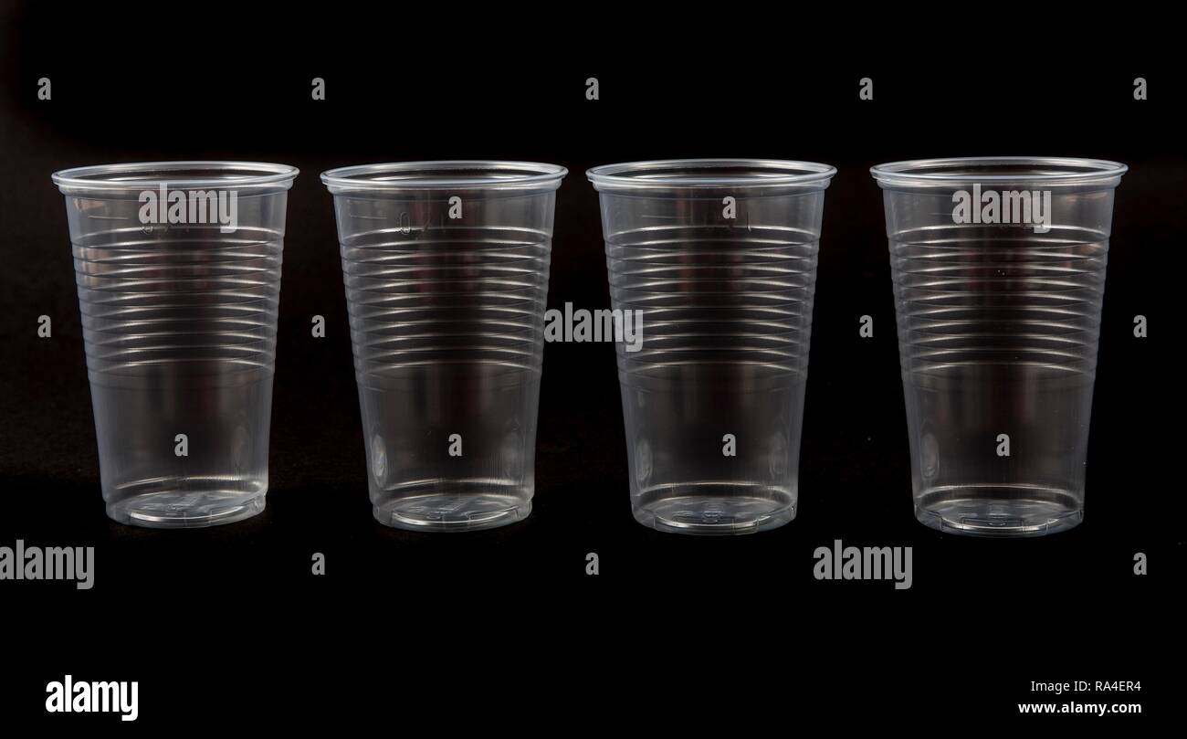 Einwegbecher Plastikbecher Transparent 0 2 Liter Trinkbecher Einwegbecher Kunststoff Stockfotografie Alamy