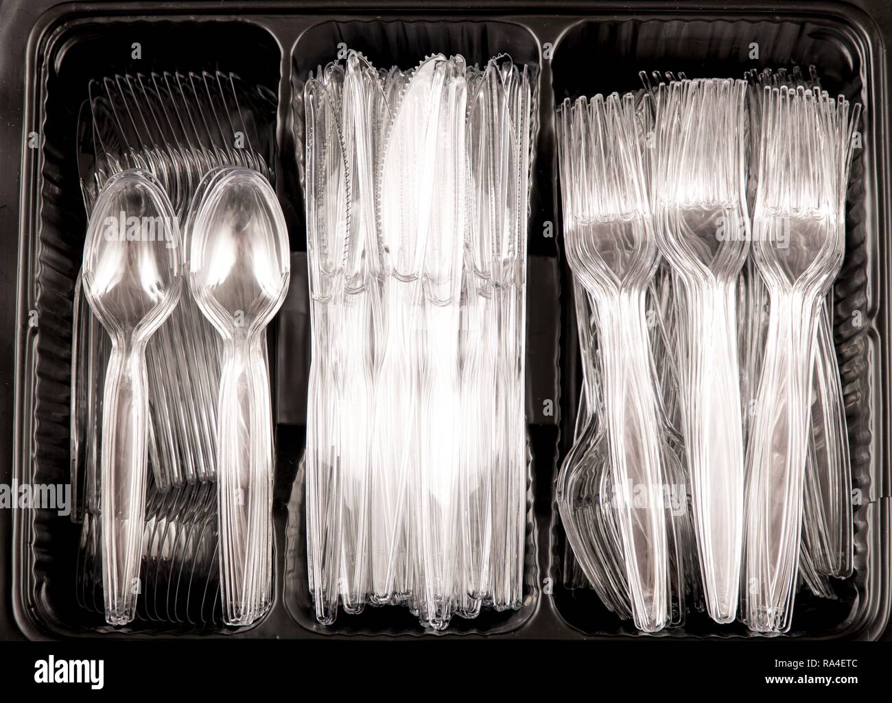 Plastikbesteck, Einweg Besteck, Messer, Gabel, Löffel, Kunststoff, transparent, transparent Stockfoto