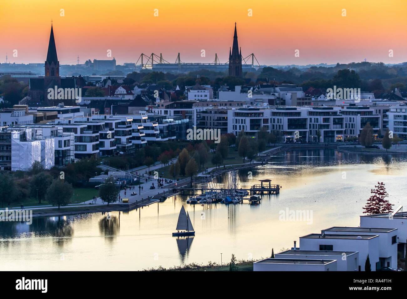 See Phoenix im Dortmunder Stadtteil Hörde, ein künstlicher See auf dem ehemaligen Phoenix East Stahlwerk site Stockfoto