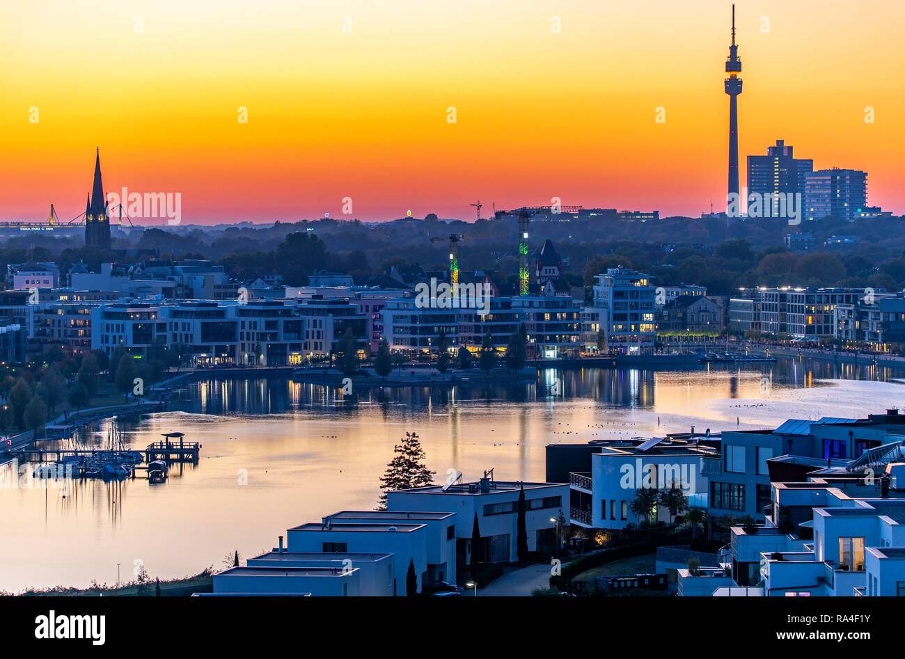 See Phoenix im Dortmunder Stadtteil Hörde, ein künstlicher See auf dem ehemaligen Phoenix East Stahlwerk site Stockfoto