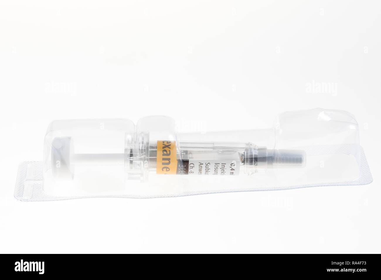 Das verfügbare medizinische Geräte, die Spritze, die steril verpackt, mit Wirkstoff, Impfstoffe, Medikamente Stockfoto