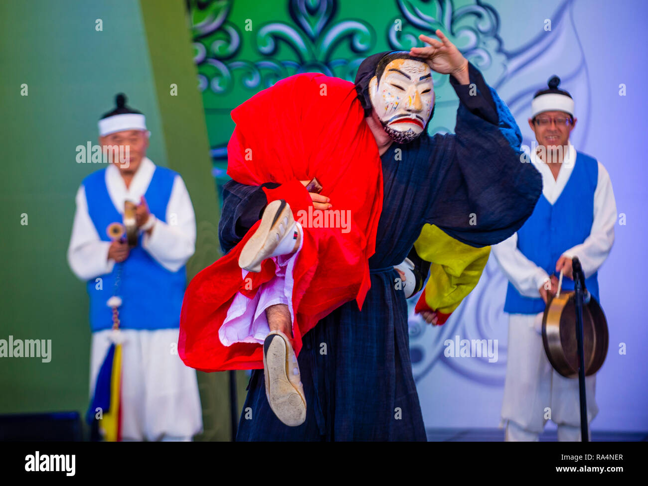 Schauspieler, die den traditionellen koreanischen Maskdance in Andong Südkorea ausführen Stockfoto