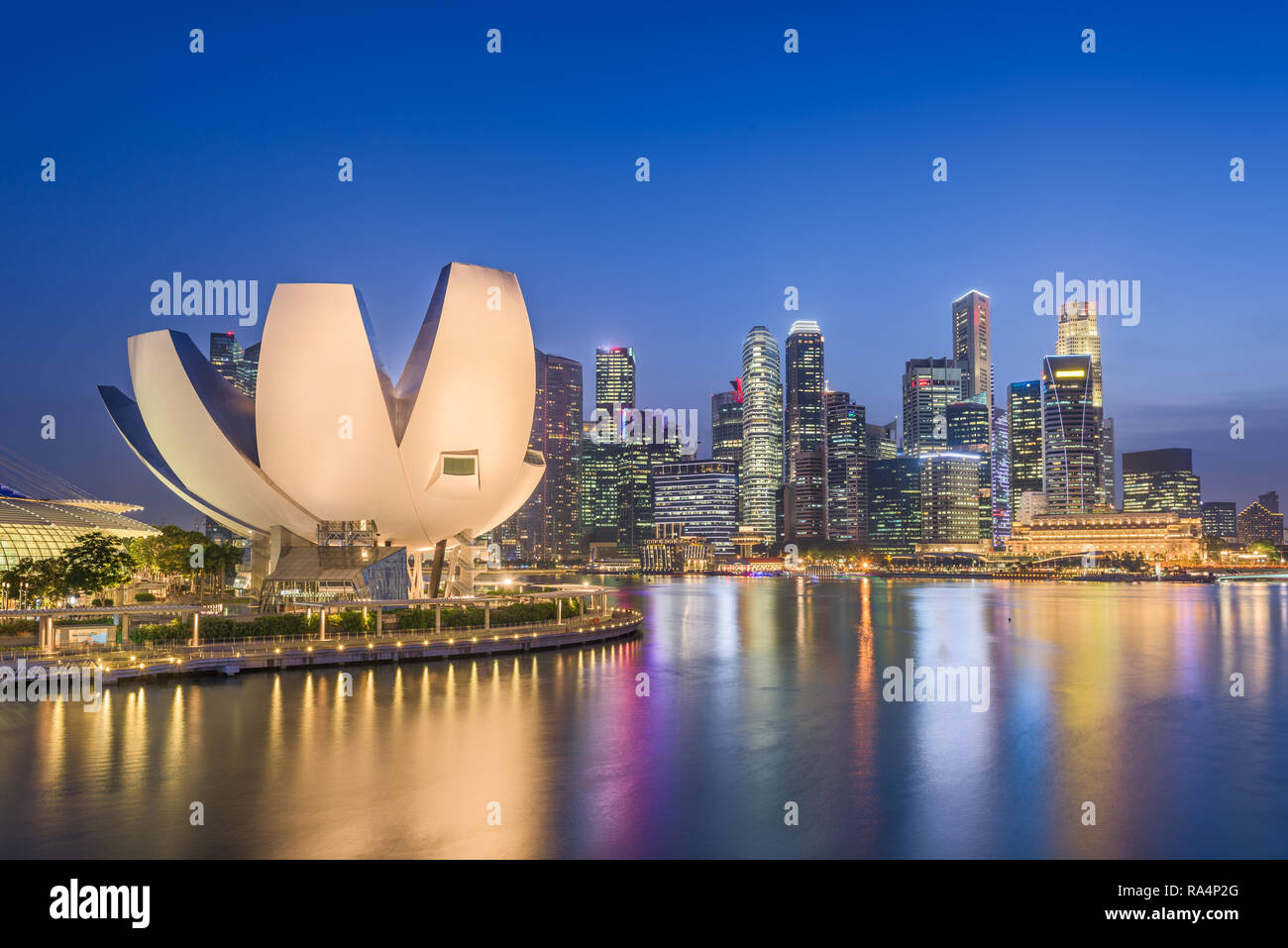 Skyline von Singapur an der Marina. Stockfoto