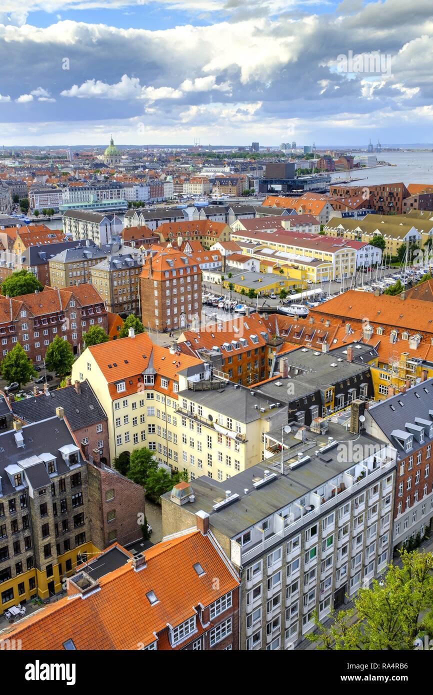 Dania - Region Seeland - Kopenhaga - Panorama centrum miasta z lotu ptaka Dänemark - Seeland - Kopenhagen Stadtzentrum - Panoramaaussicht Luftaufnahme des Zentrum von Kopenhagen und Stadtrand im Hinterg Stockfoto