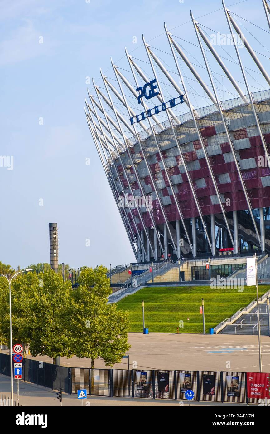 Warszawa, Masowien/Polen - 2018/09/02: Außen der PGE Narodowy Nationalstadion in Praga in Warschau, mit einziehbarem Dach, dient als Heimstadion von Polen nationale Fußball-te Stockfoto