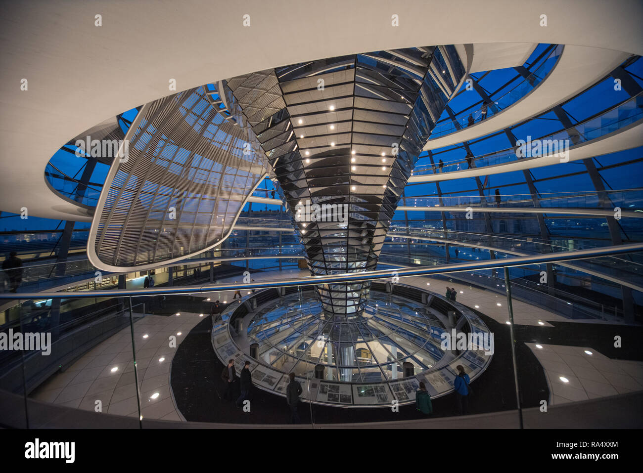 Cyber dom Berlin Reichskuppel moderne futuristische Architektur Stockfoto