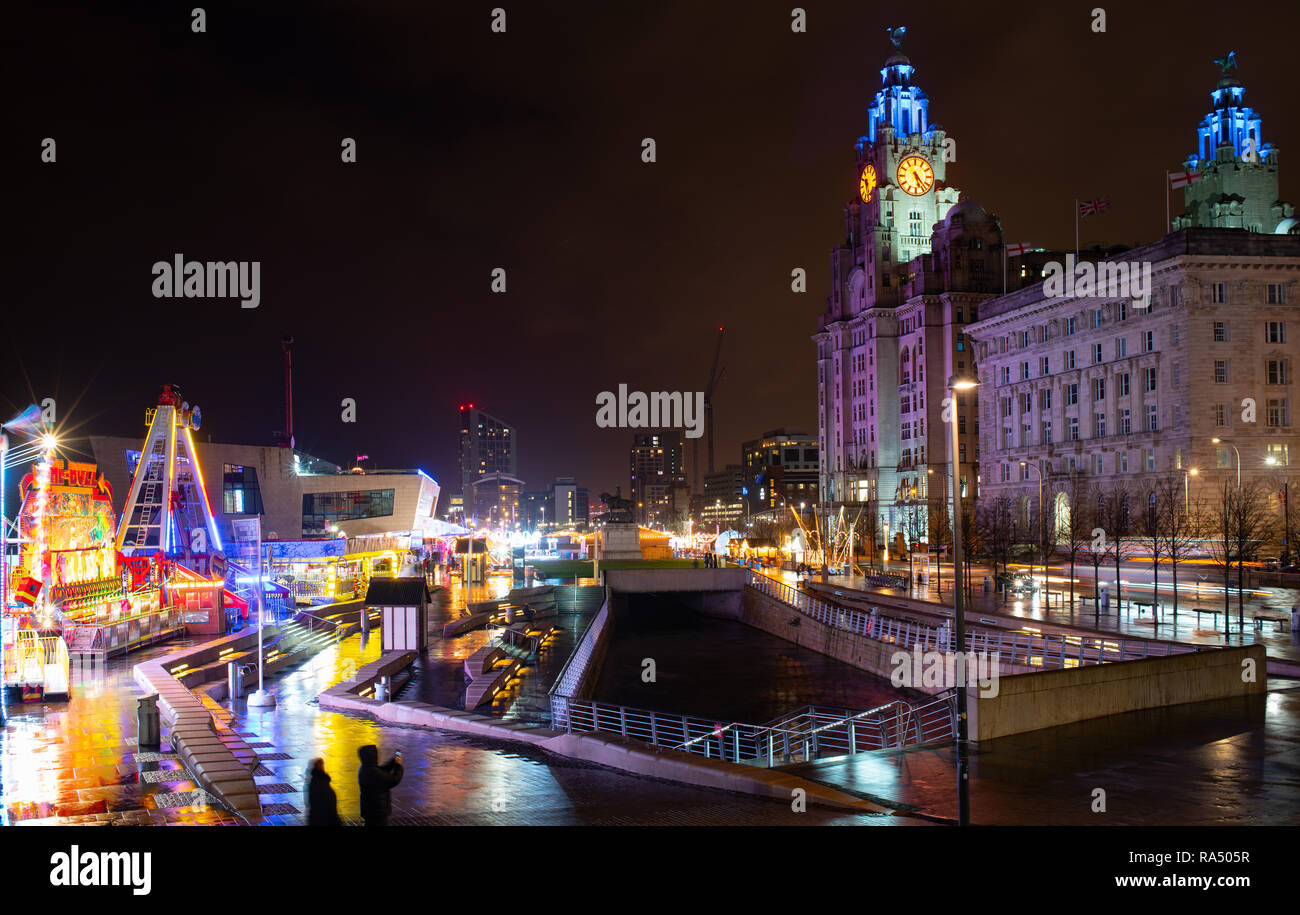 Pier Head, der Leber und der Cunard Gebäude, Mersey Ferries Terminal. Leeds Liverpool Canal Erweiterung. Im Dezember 2018 berücksichtigt. Stockfoto