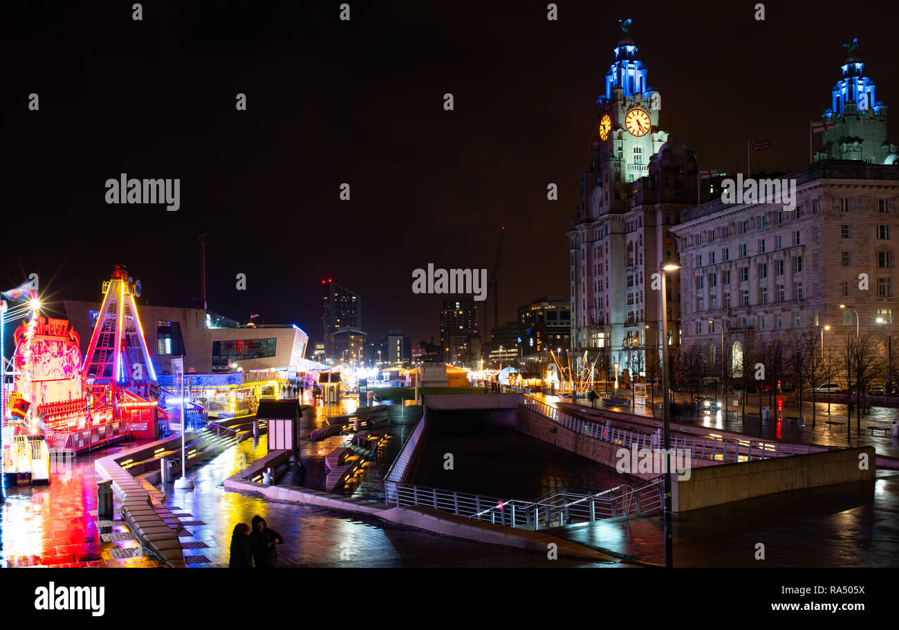 Pier Head, der Leber und der Cunard Gebäude, Mersey Ferries Terminal. Leeds Liverpool Canal Erweiterung. Im Dezember 2018 berücksichtigt. Stockfoto