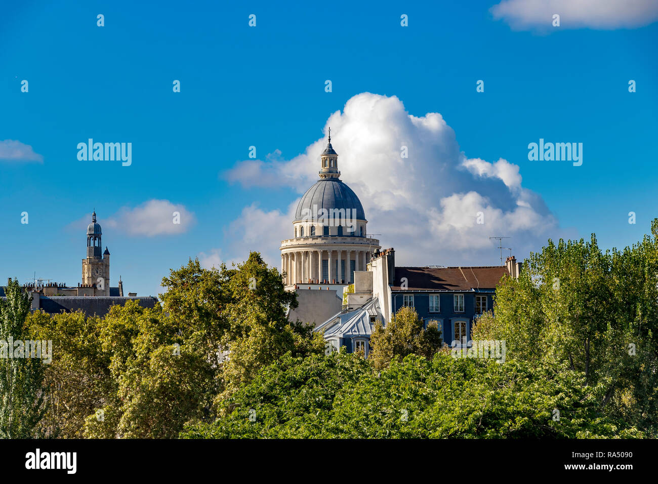 Die Kuppel des Pantheon als von Île Saint Louis, Paris Stockfoto
