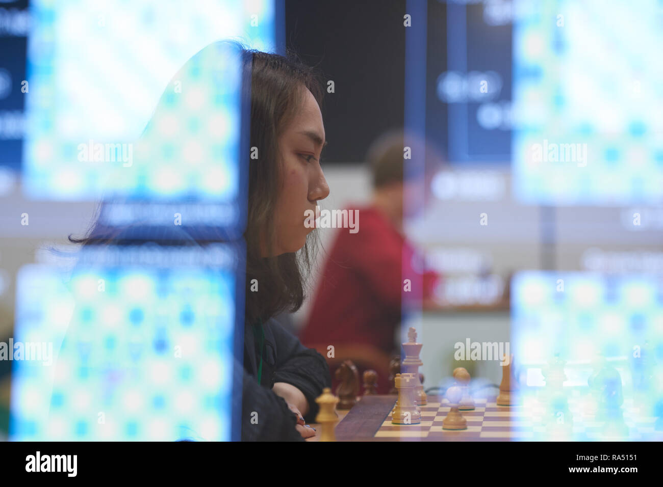 St. Petersburg, Russland - 30. Dezember 2018: Großmeister Lei Tingjie, China konkurriert in King Salman Welt Blitz Chess Championship 2018. Schließlich Stockfoto