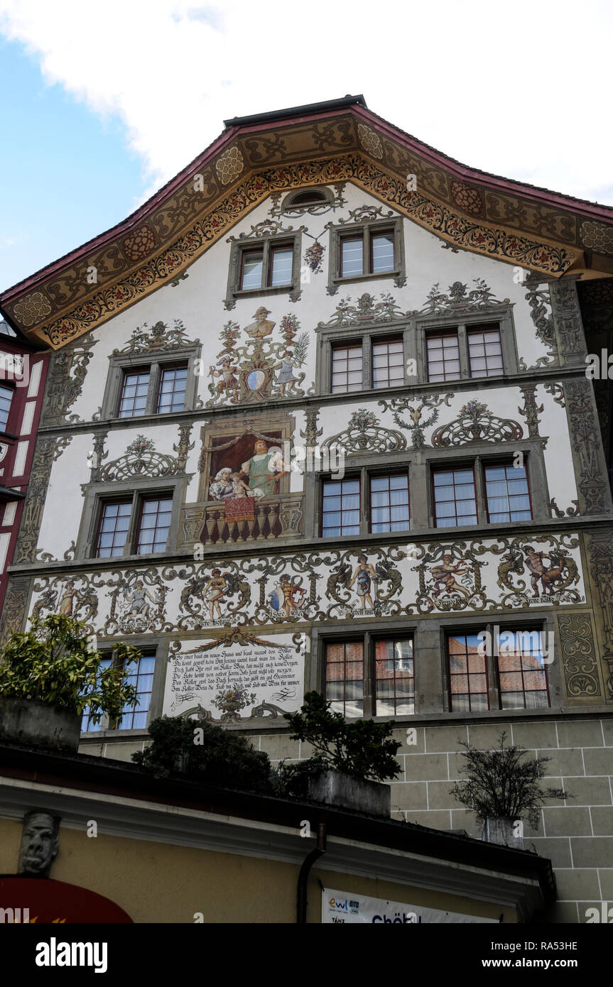 Wand bemalten Häuser in der Altstadt von Luzern in der Schweiz  Stockfotografie - Alamy