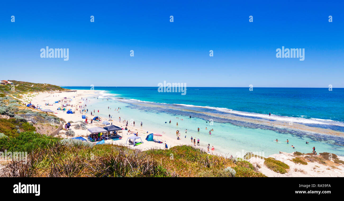 Yanchep Lagoon Beach an einem heißen Sommertag Stockfoto