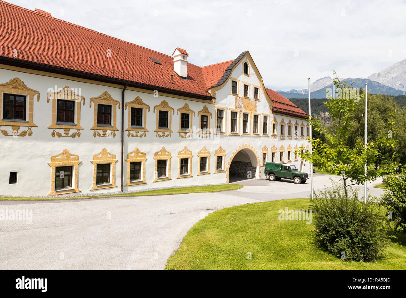 Die stiftskirche von Stift Stams, einem barocken Zisterzienserkloster ...