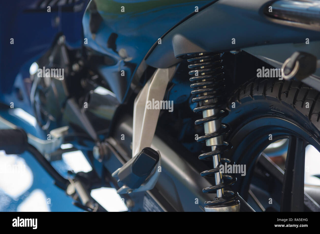 Schwarz Motorrad Stoßdämpfer Stockfoto
