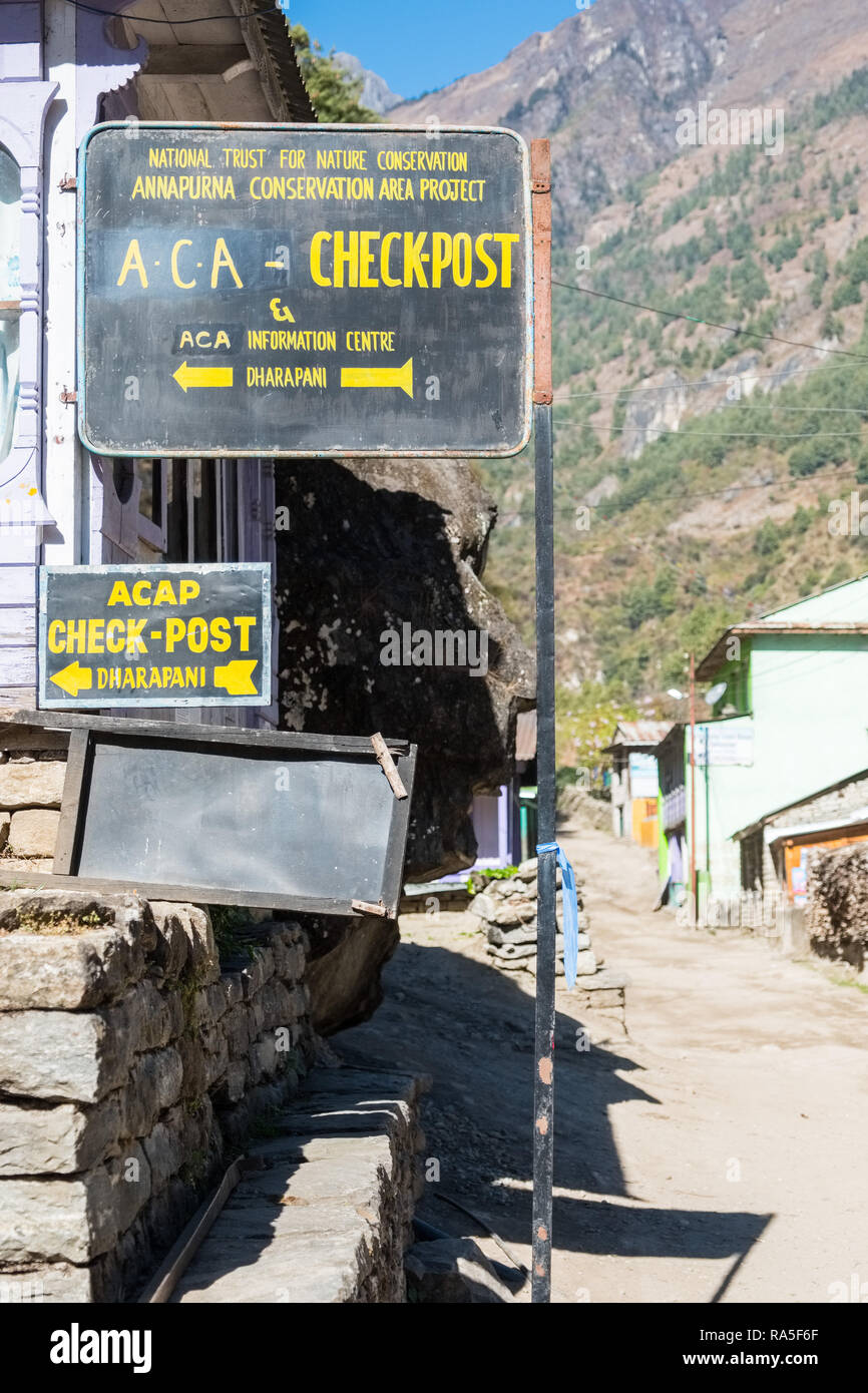 Annapurna Conservation Area Checkpoint auf dem Annapurna Circuit trek bei Dharapani, Nepal Stockfoto Annapurna Conservation Area Checkpoint auf dem Annapurna Circuit trek bei Dharapani, Nepal Stockfoto
