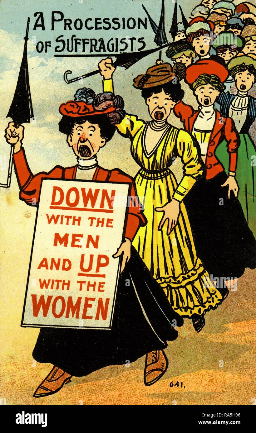 Anti-Wahlrecht, Farbe Postkarte, mit der Darstellung eines "Prozession der Suffragists", Edwardian Kleidung tragen, rufen, und winkte Schirme, der Leiter trägt ein Schild mit dem Text "Weg mit den Männern und den Frauen, die für den britischen Markt, 1900 veröffentlicht. () Stockfoto