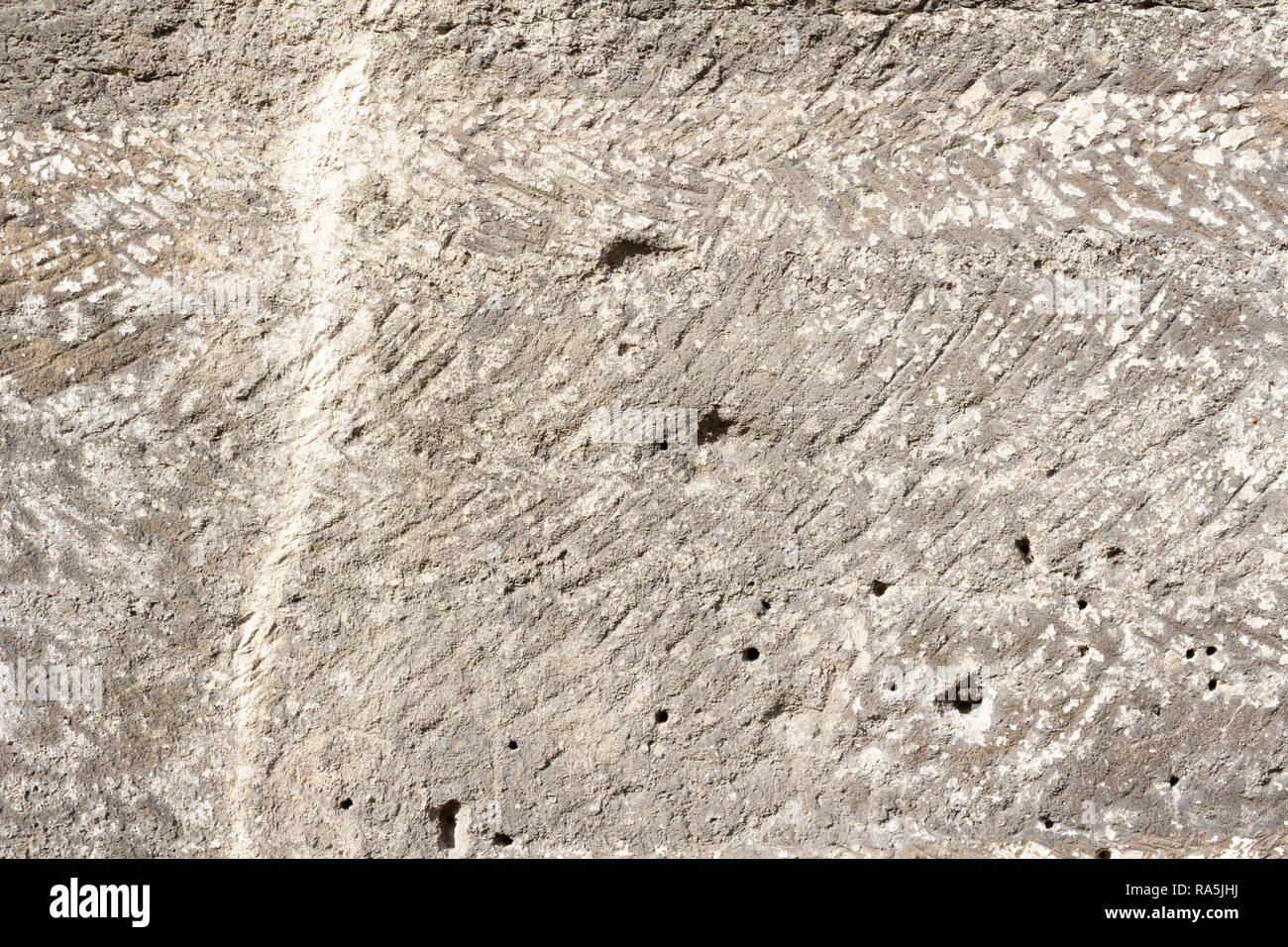 Kalkstein Oberfläche im Steinbruch in Fertorakos, Ungarn. Der Kalkstein wurde hier von den alten römischen Zeit ausgegraben. Stockfoto